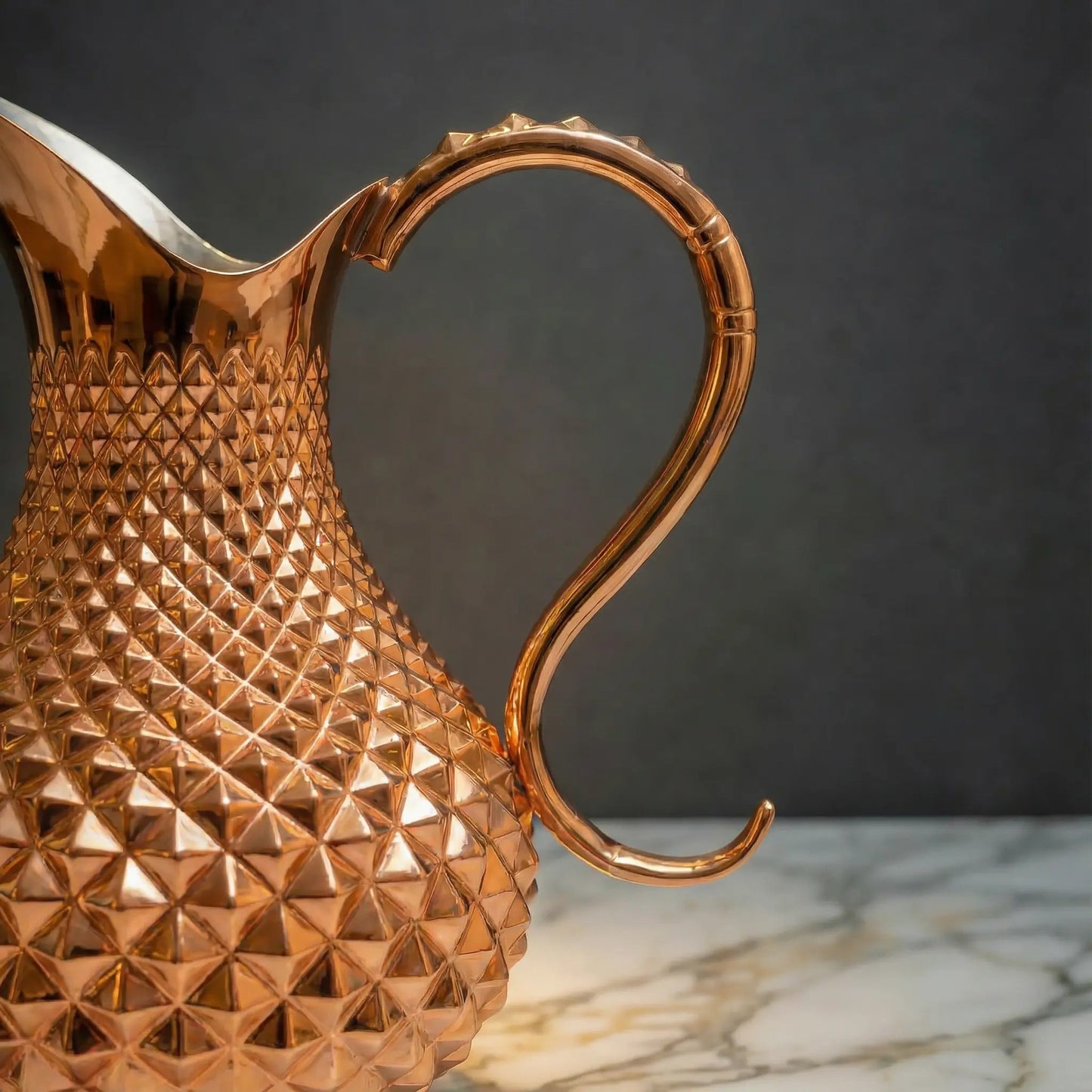 Özel Tasarım El İşçiliği Piramit Desen Bakır Sürahi (2 Litre)