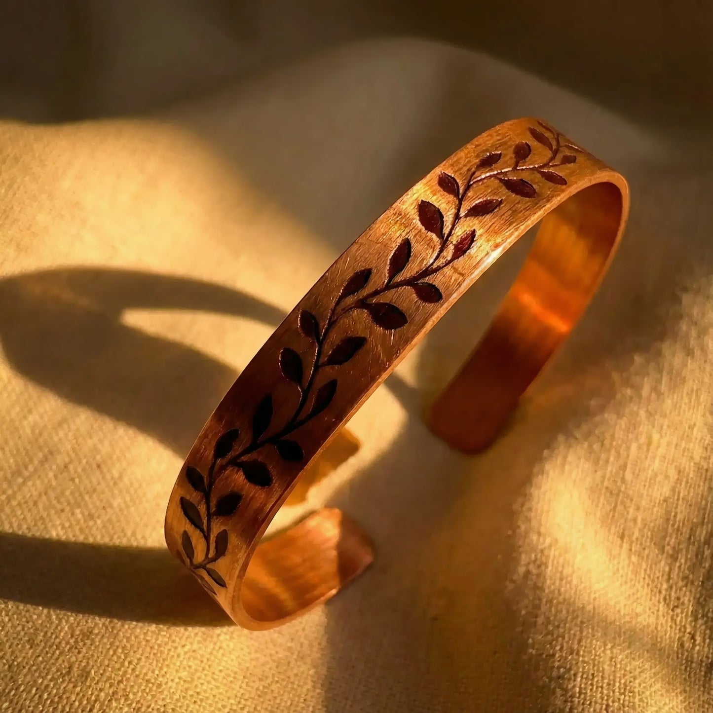 Yaprak Desenli Bakır Bileklik