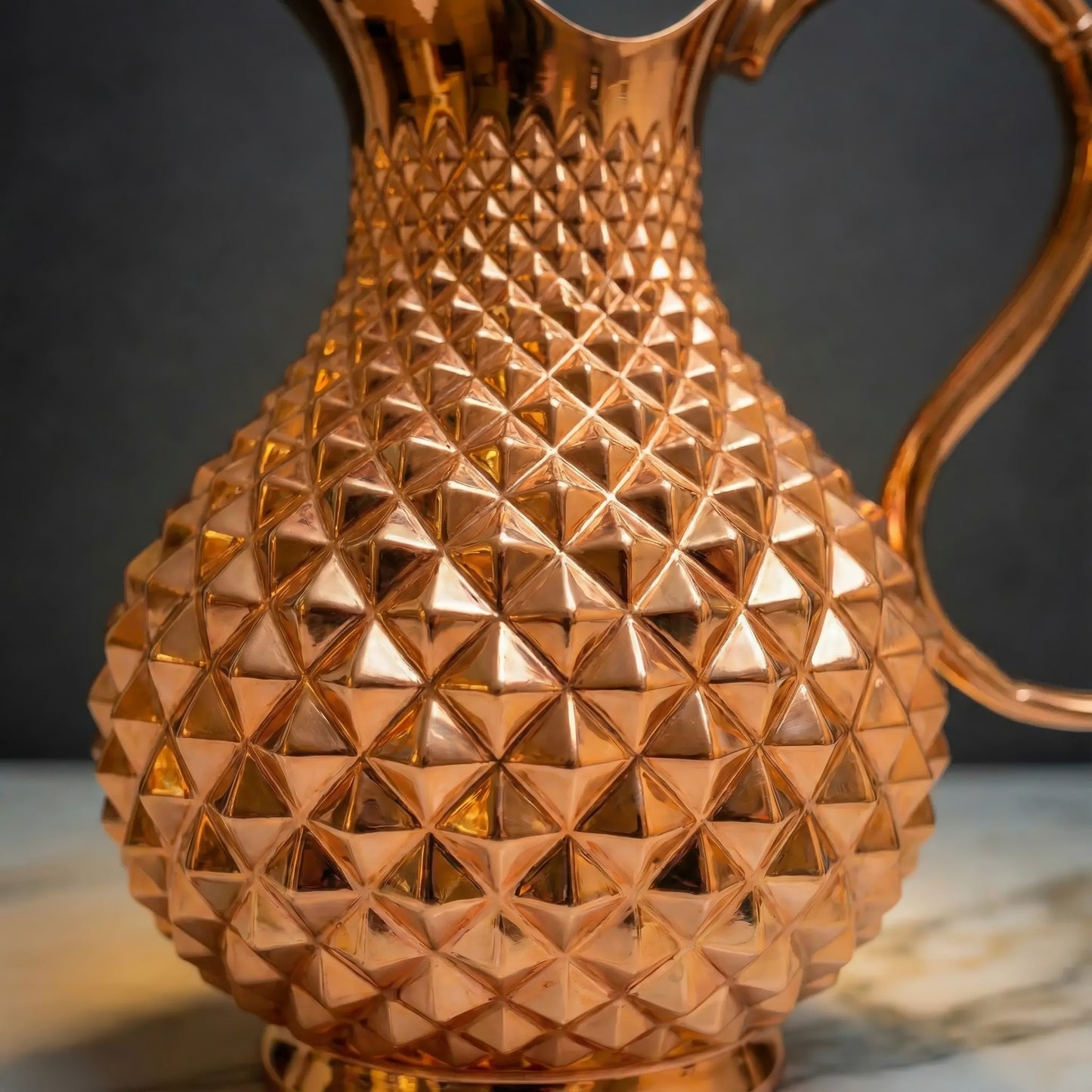 Özel Tasarım El İşçiliği Piramit Desen Bakır Sürahi (2 Litre)